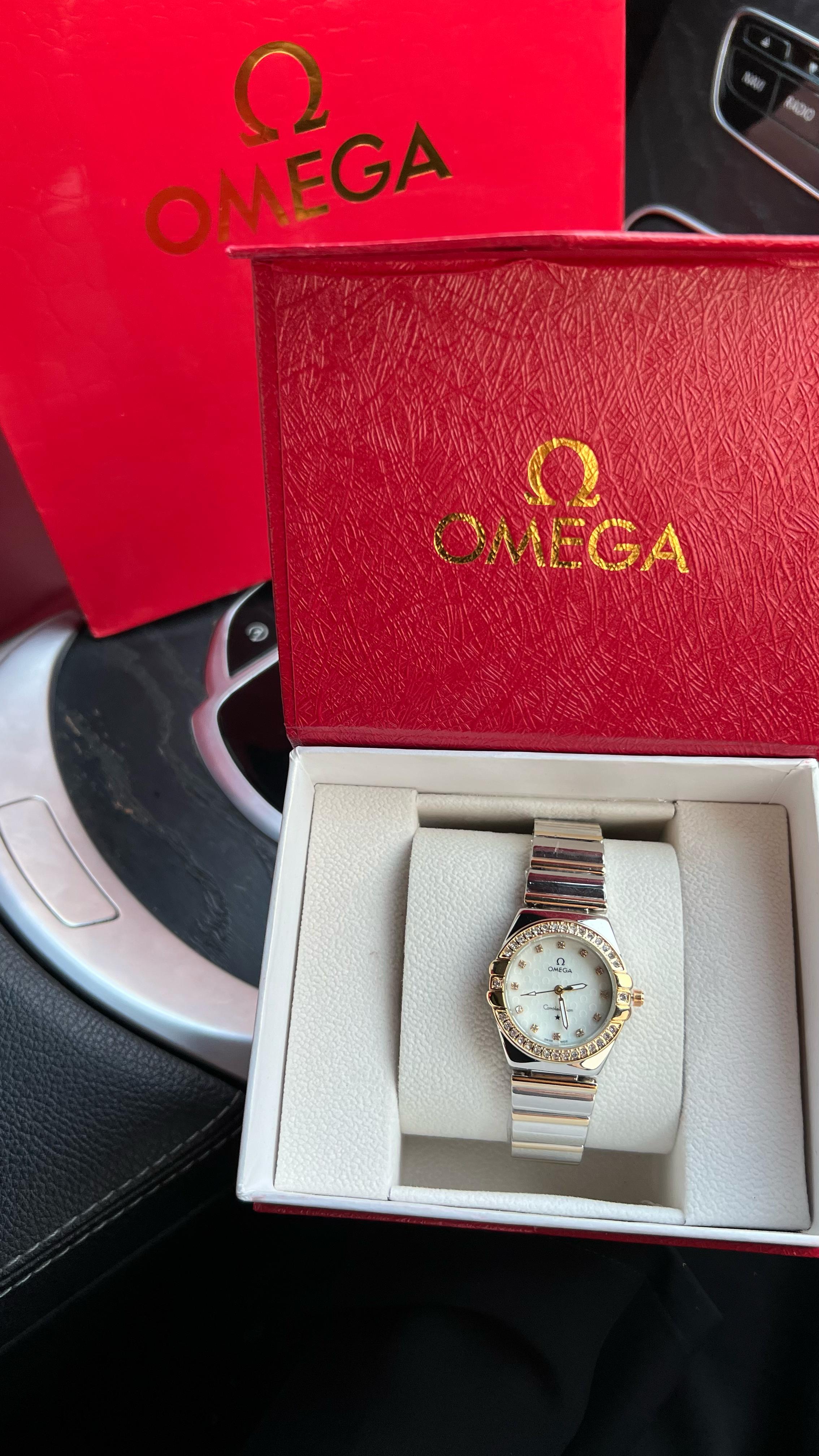 ساعة اوميجا نسائية