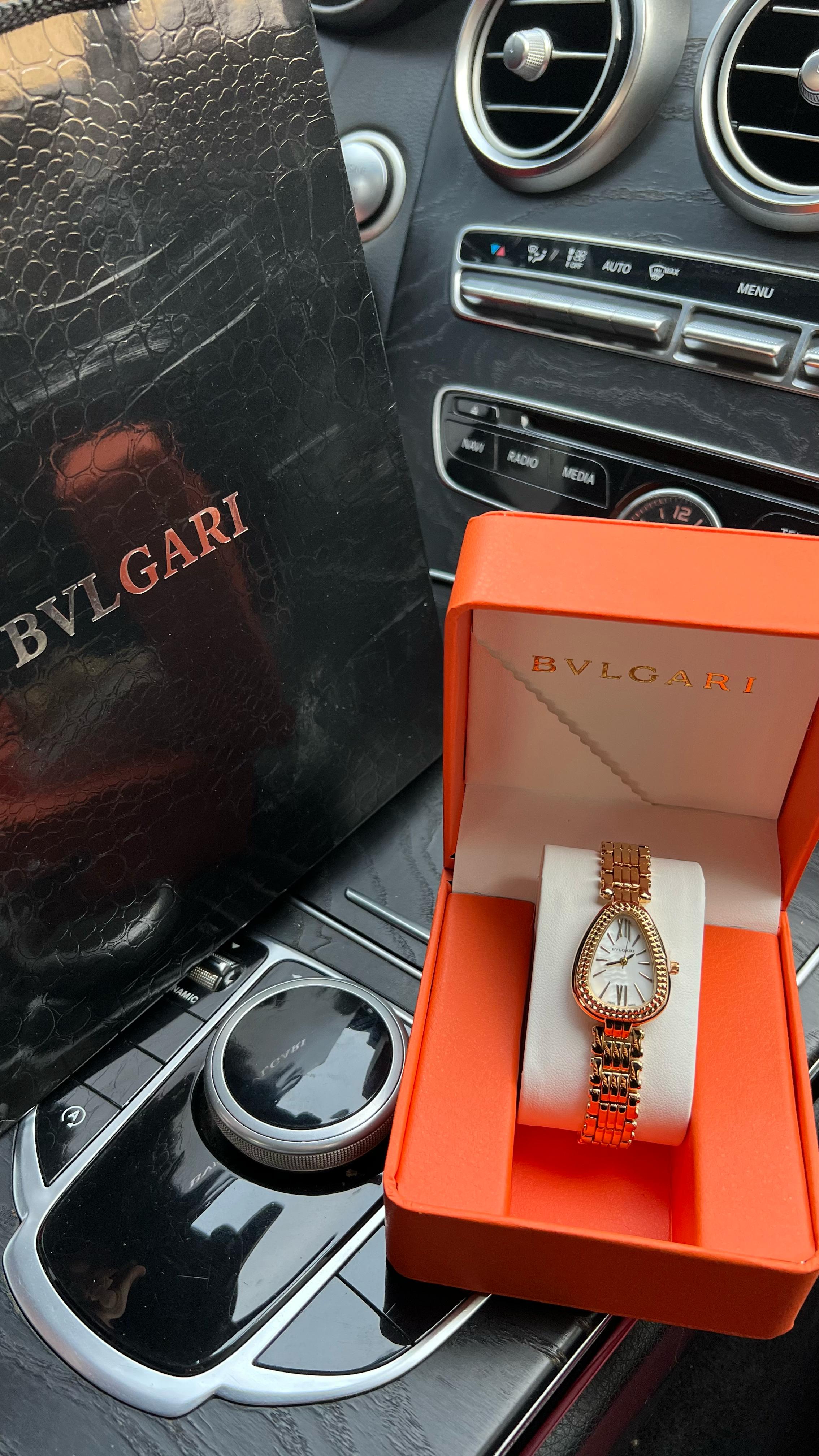 ساعة بلجاري نسائية