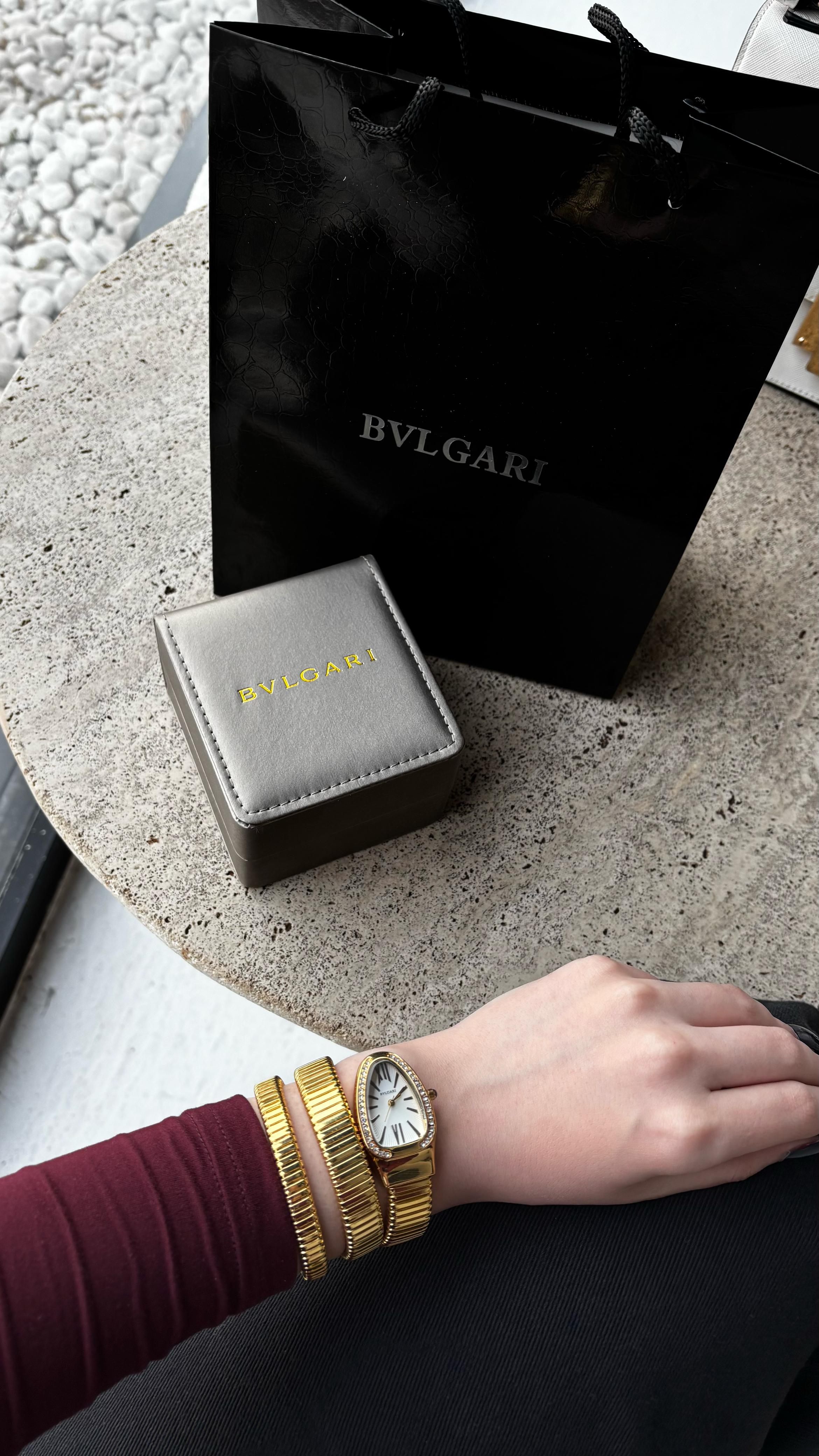 ساعة بلجاري نسائية