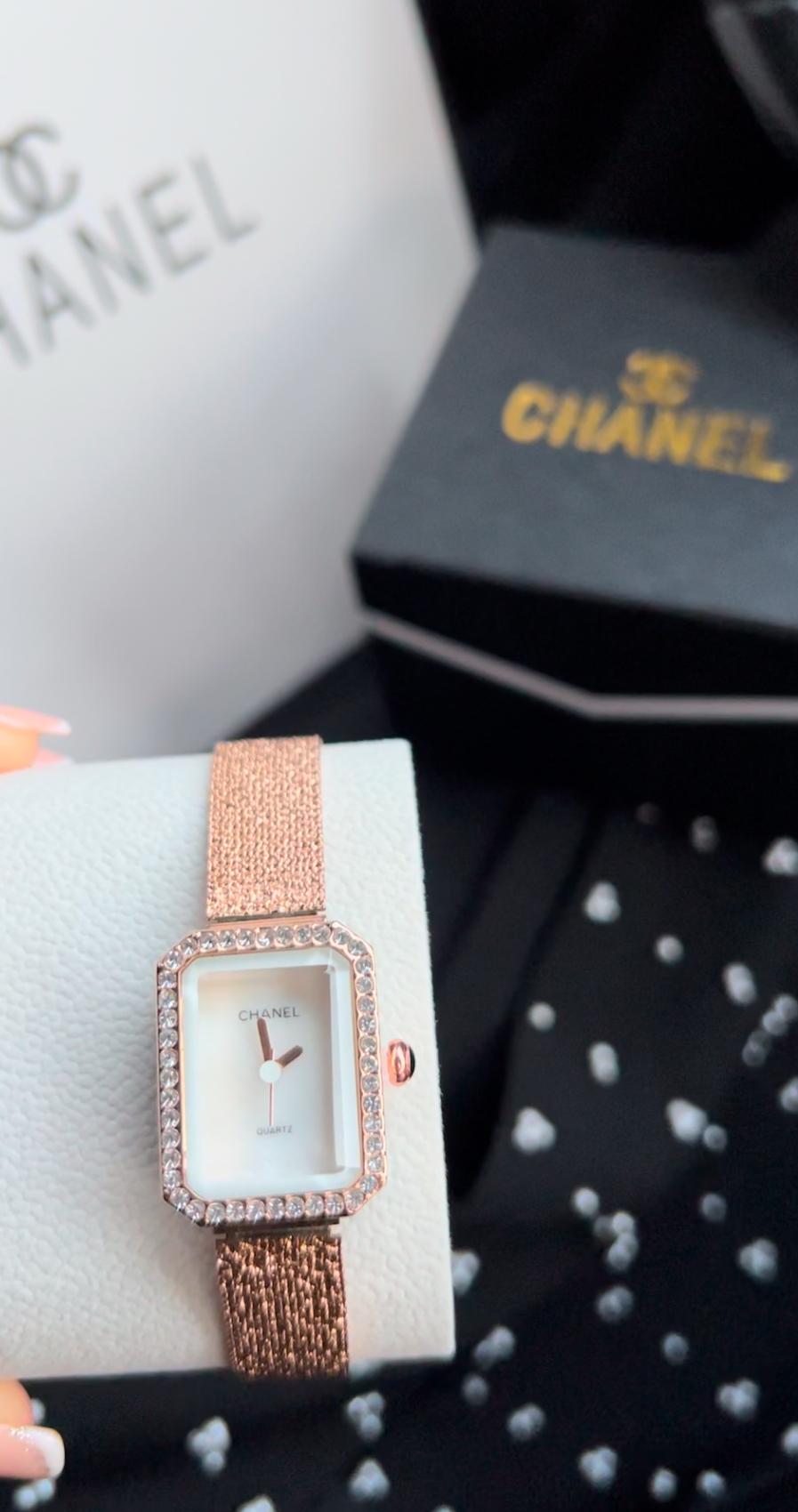 ساعة شانيل نسائية