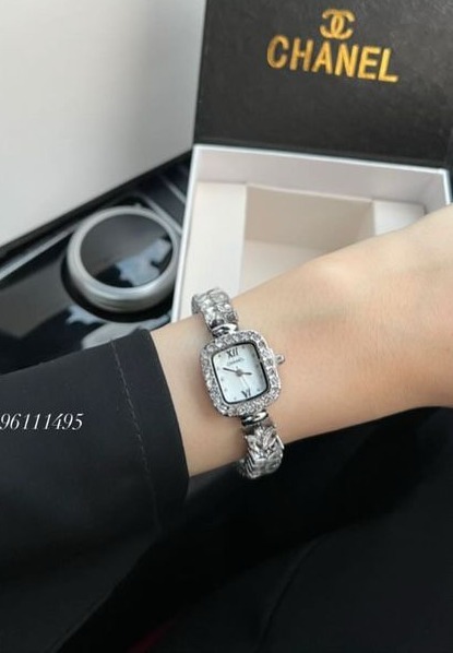 ساعة شانيل نسائية