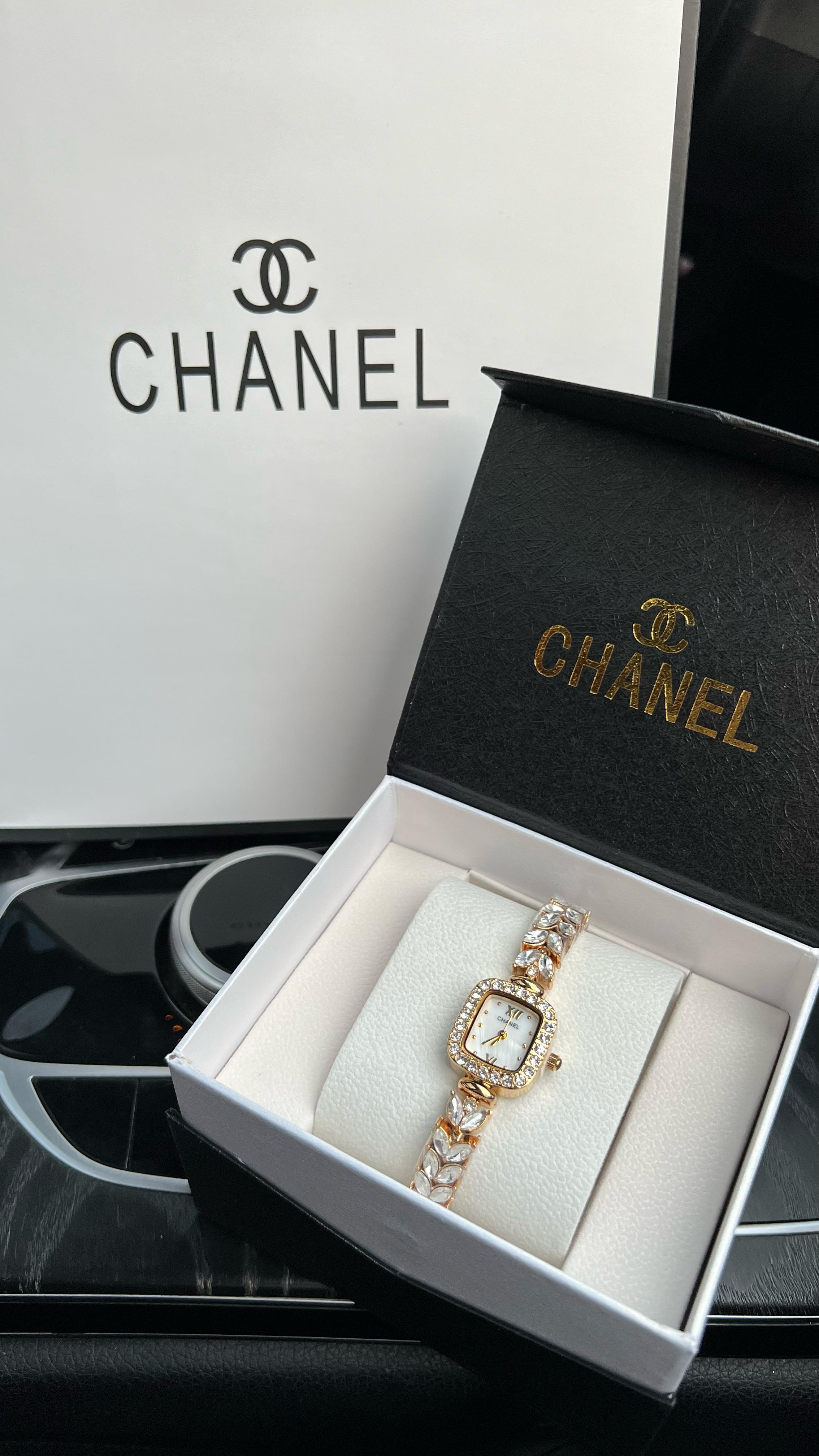 ساعة شانيل نسائية