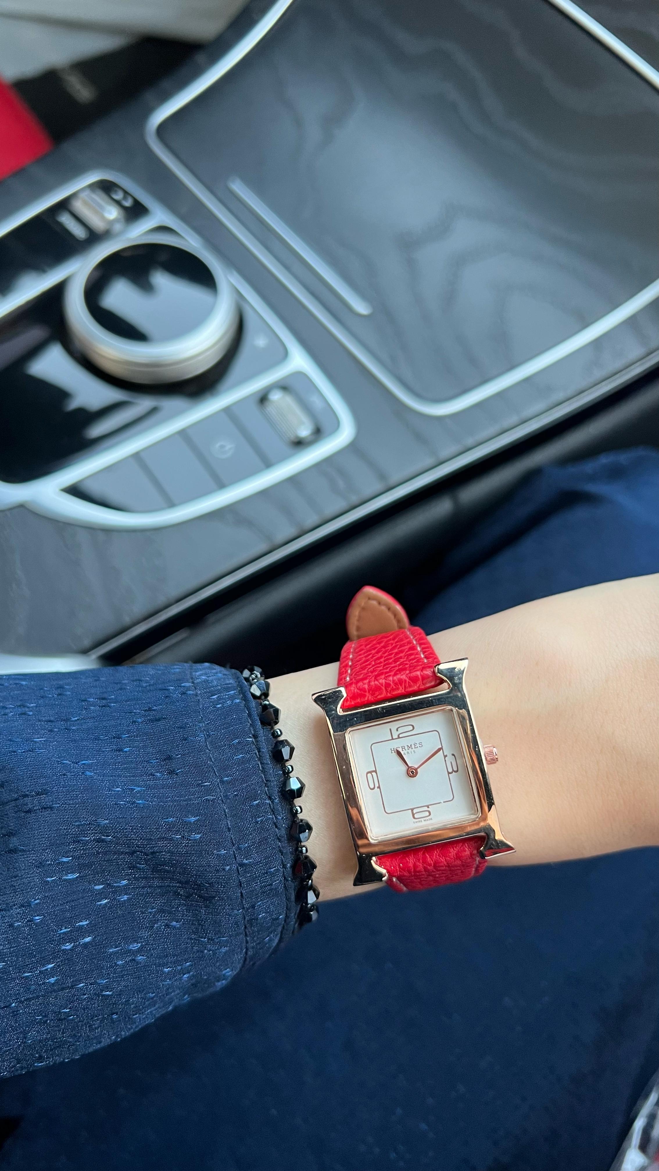 ساعة هرمز نسائية