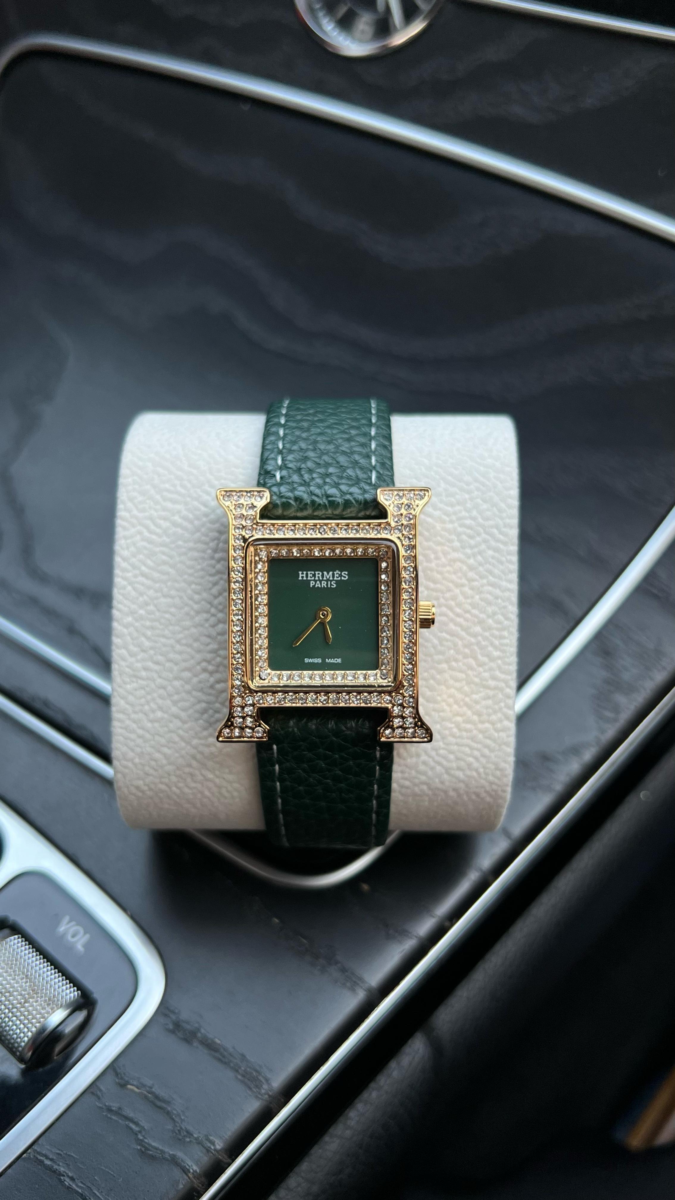 ساعة هرمز نسائية