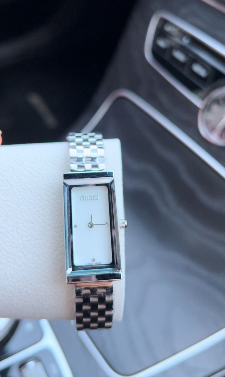 ساعة جوتشي نسائية