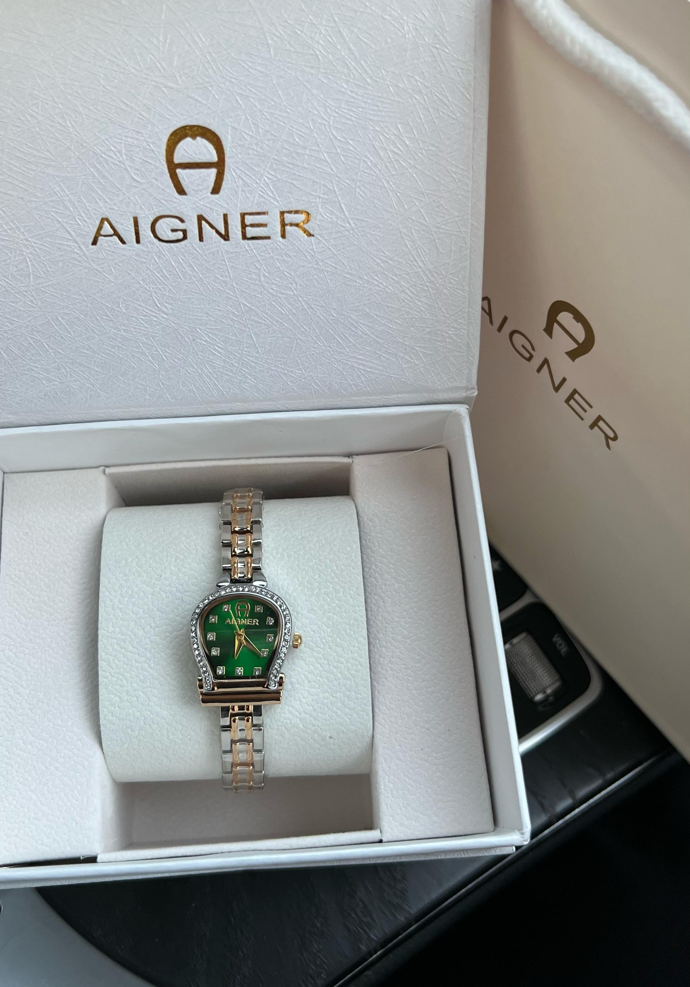 ساعة أجنر نسائية