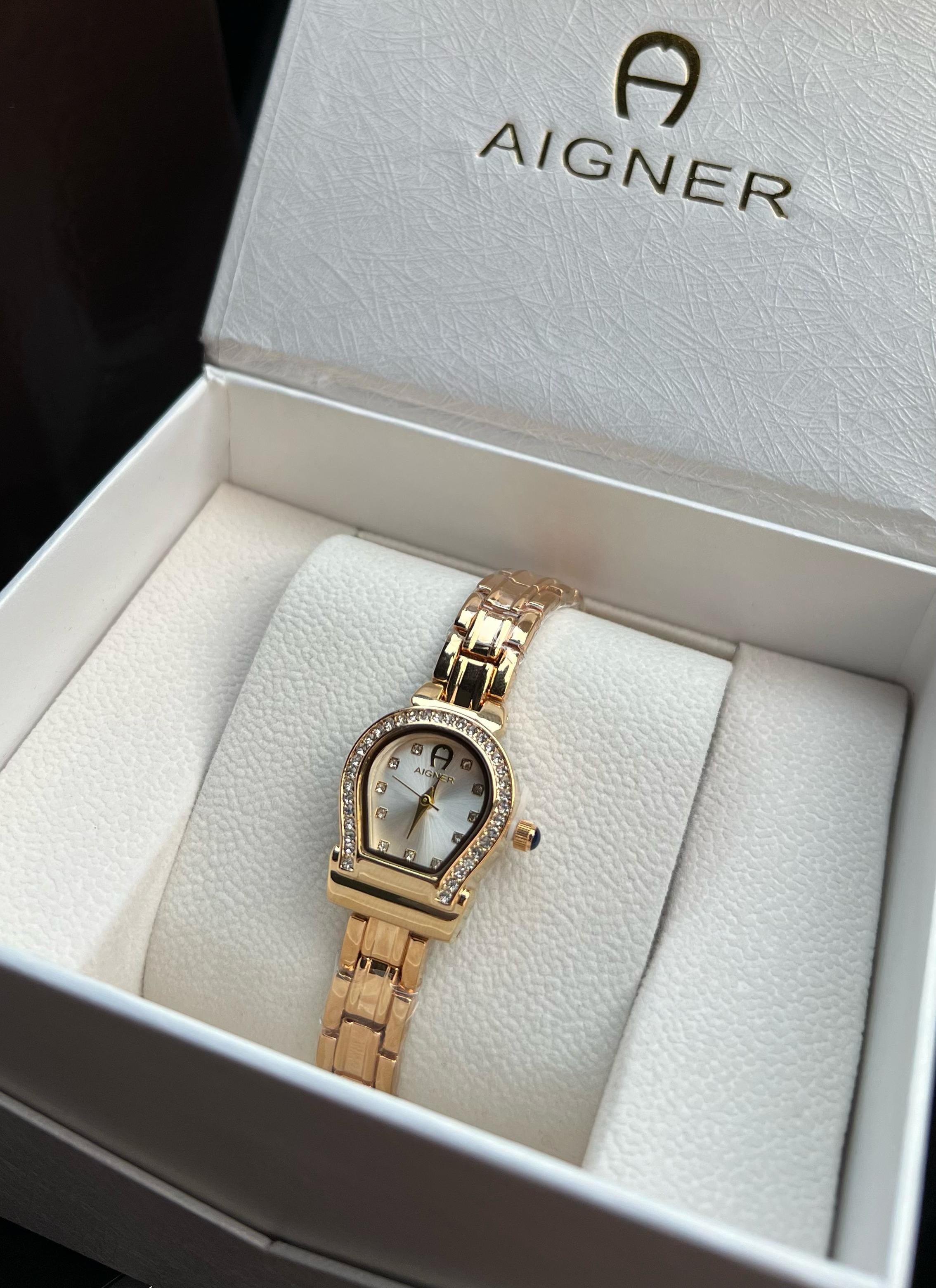 ساعة أجنر نسائية