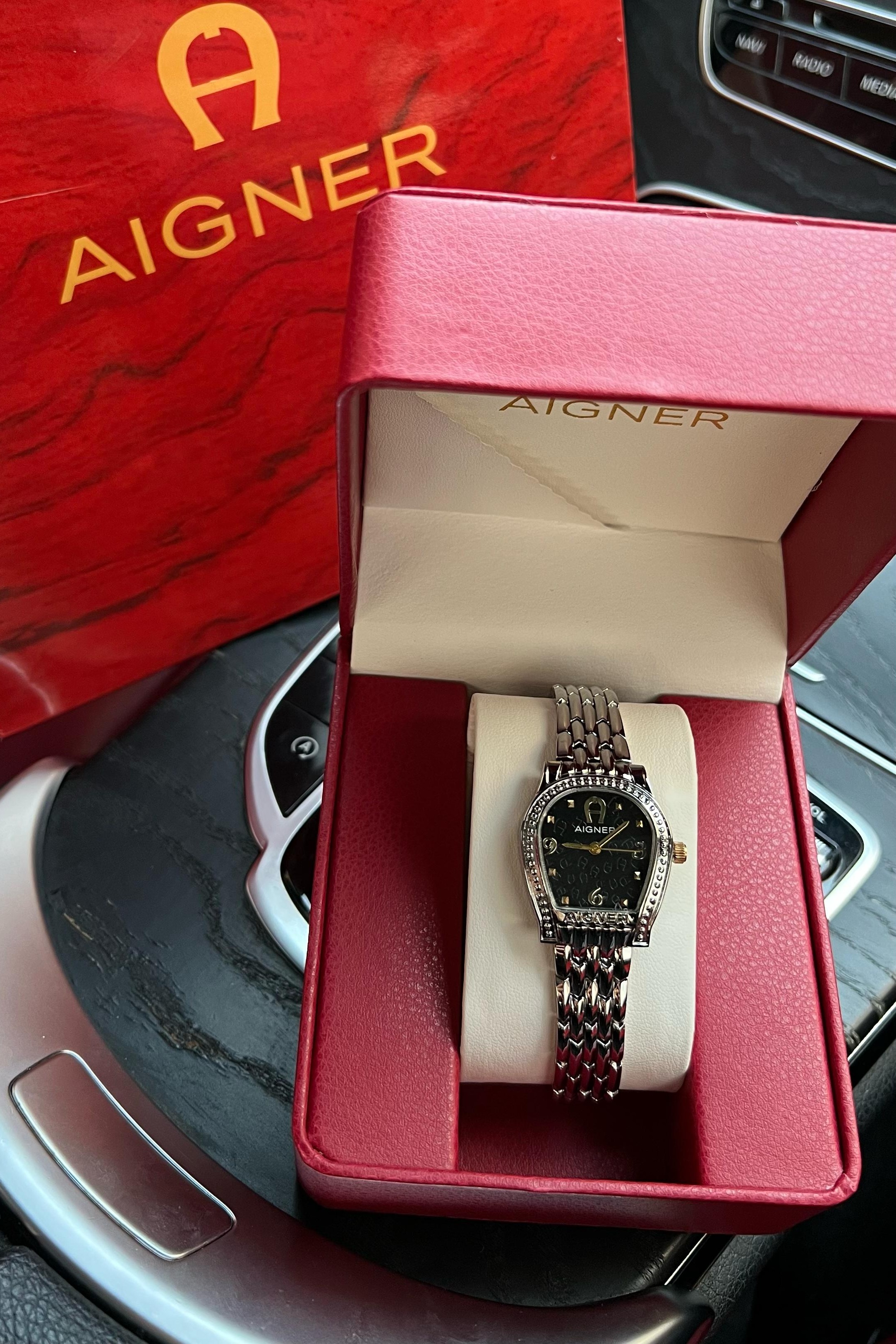 ساعة أجنر نسائية