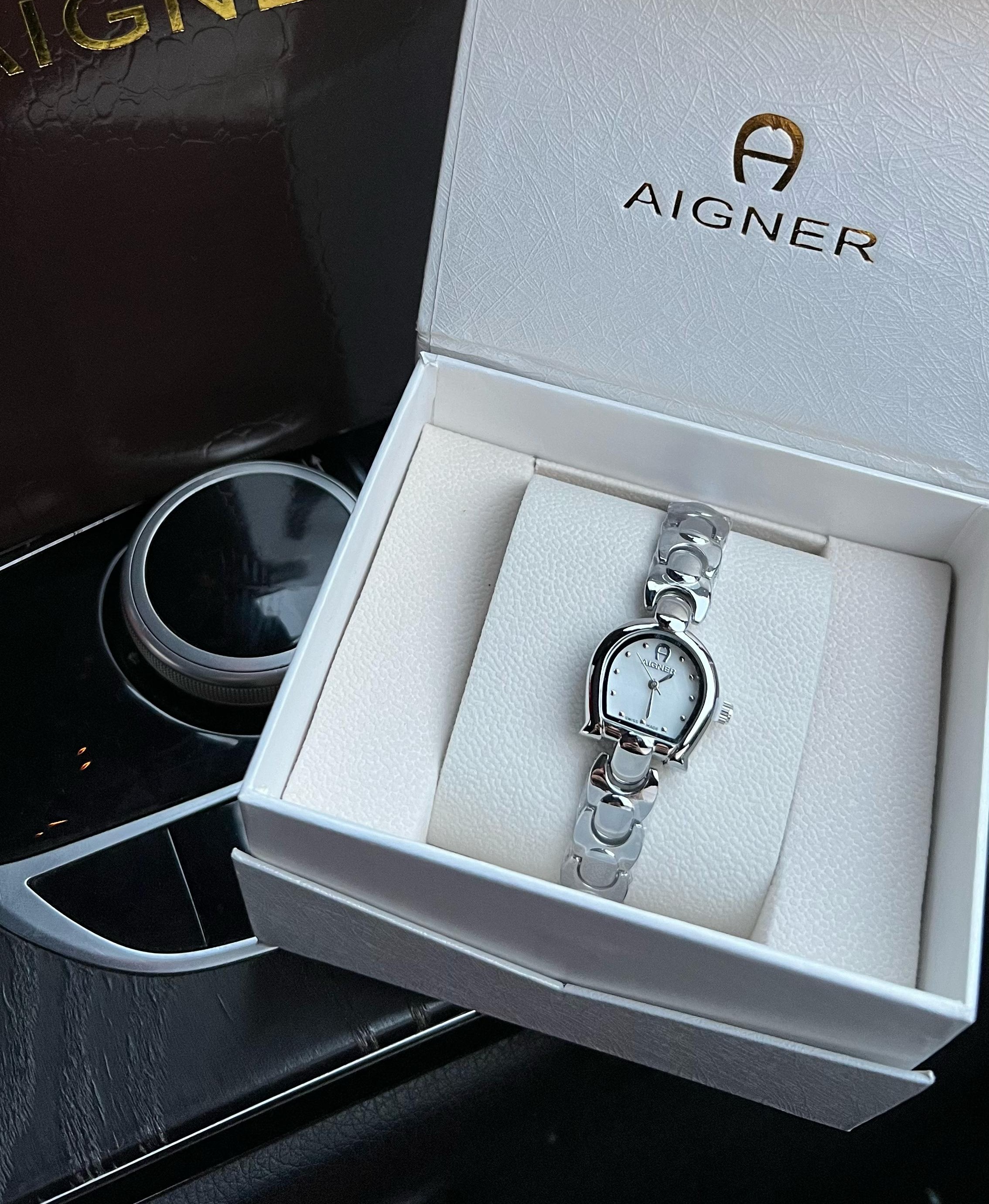 ساعة أجنر نسائية