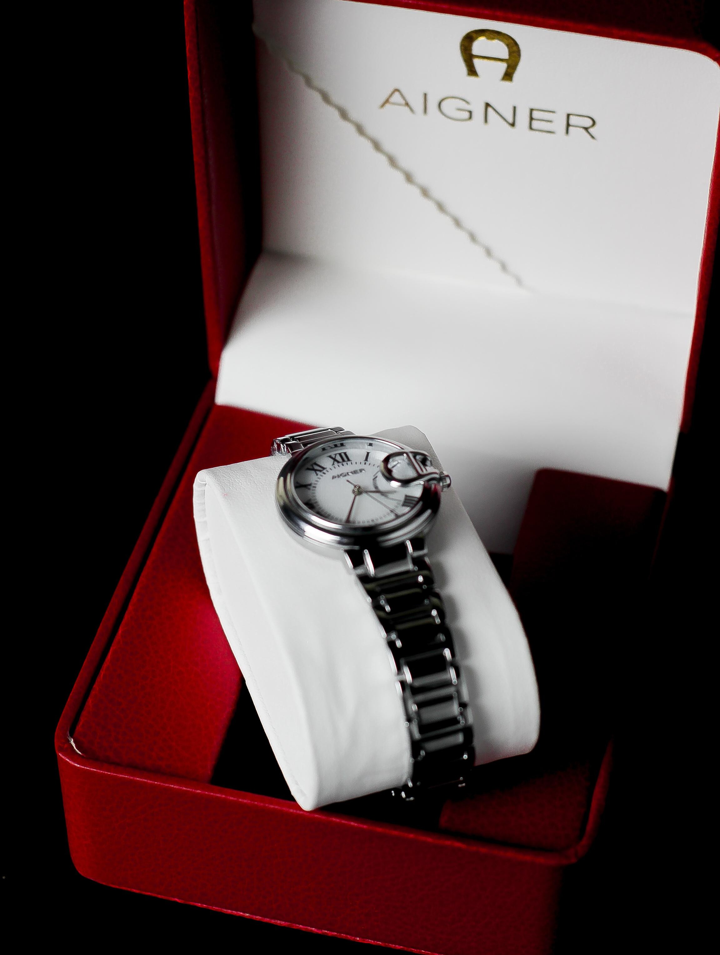  ساعة أجنر نسائية