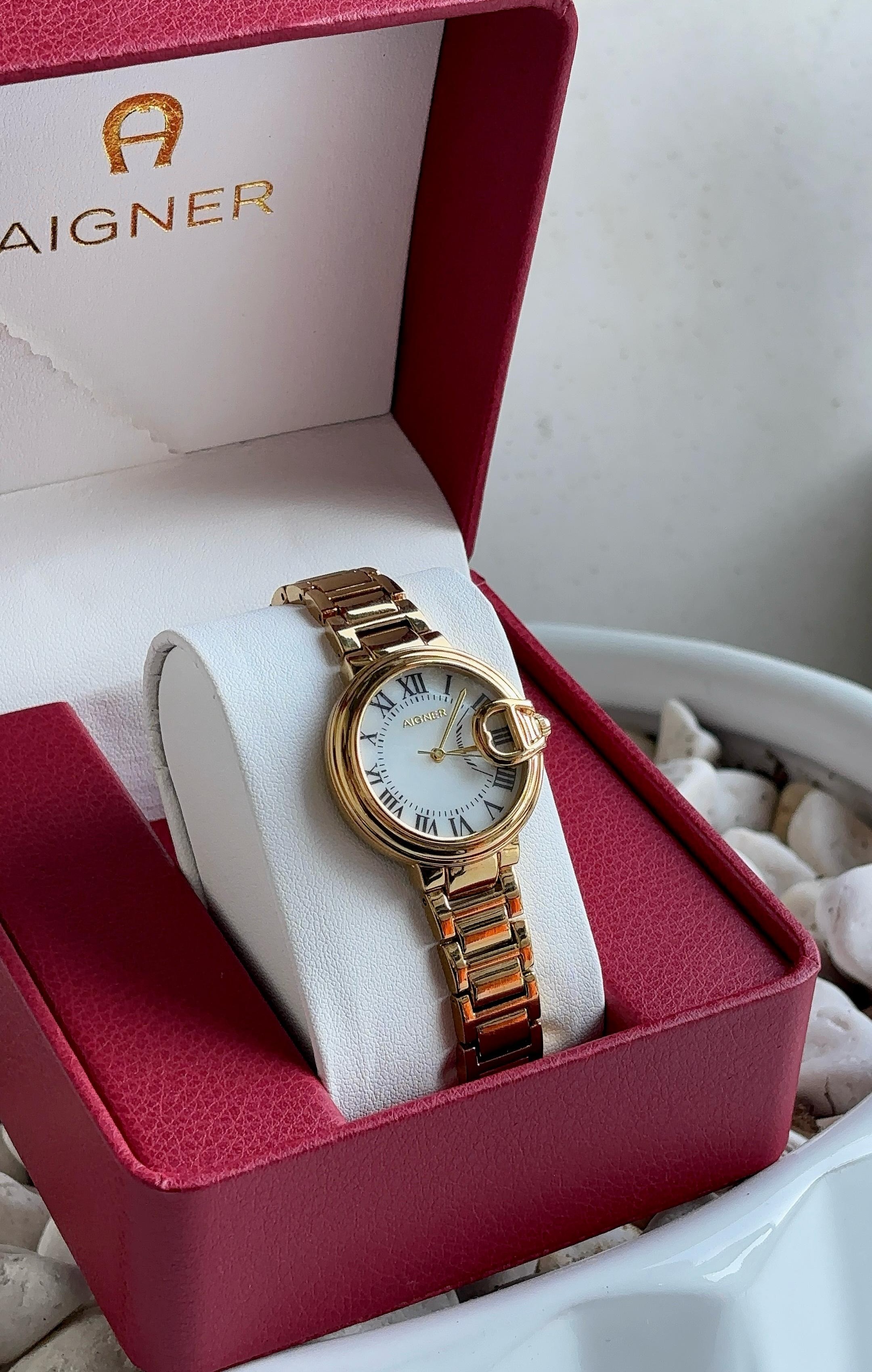 ساعة أجنر نسائية