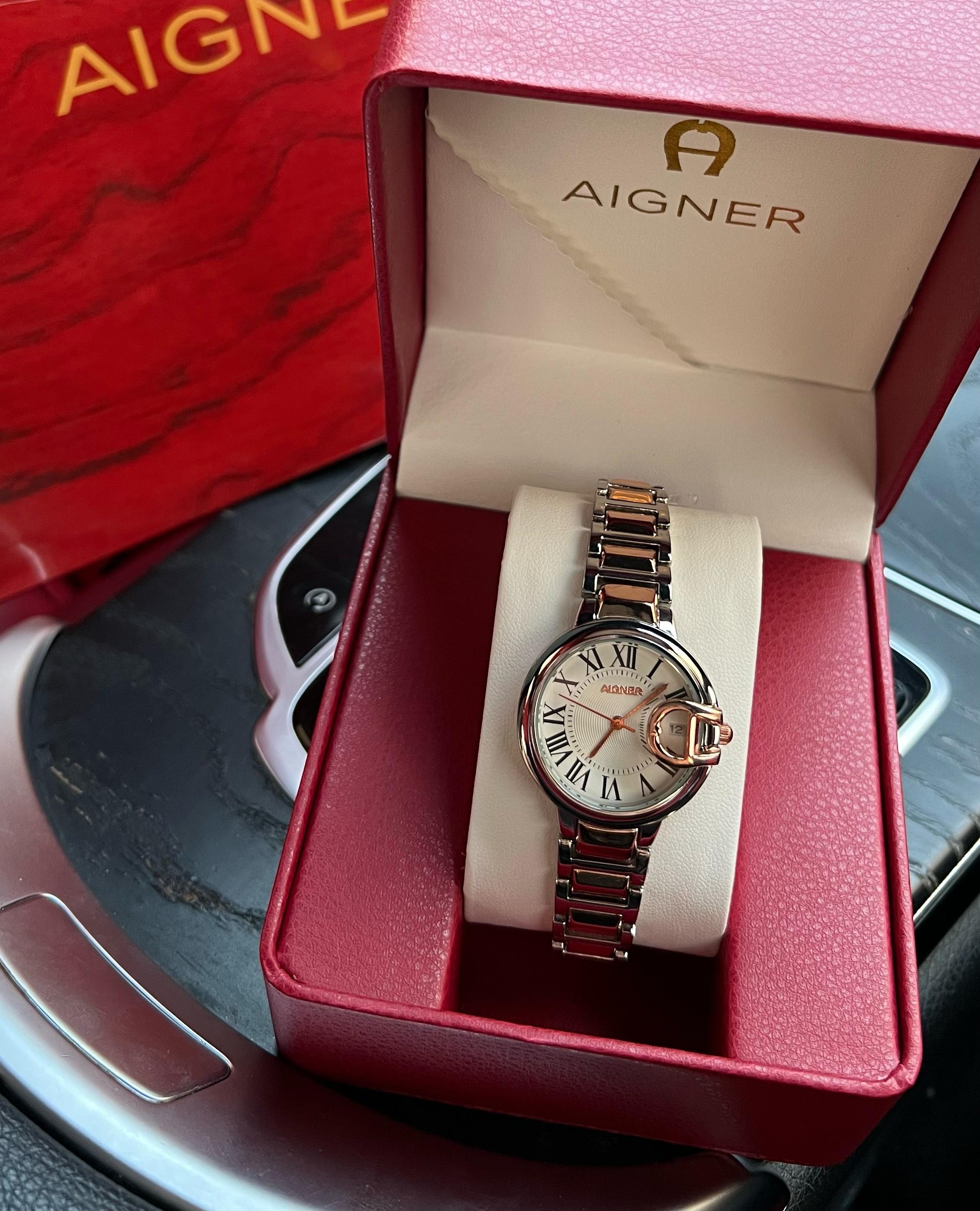 ساعة أجنر نسائية