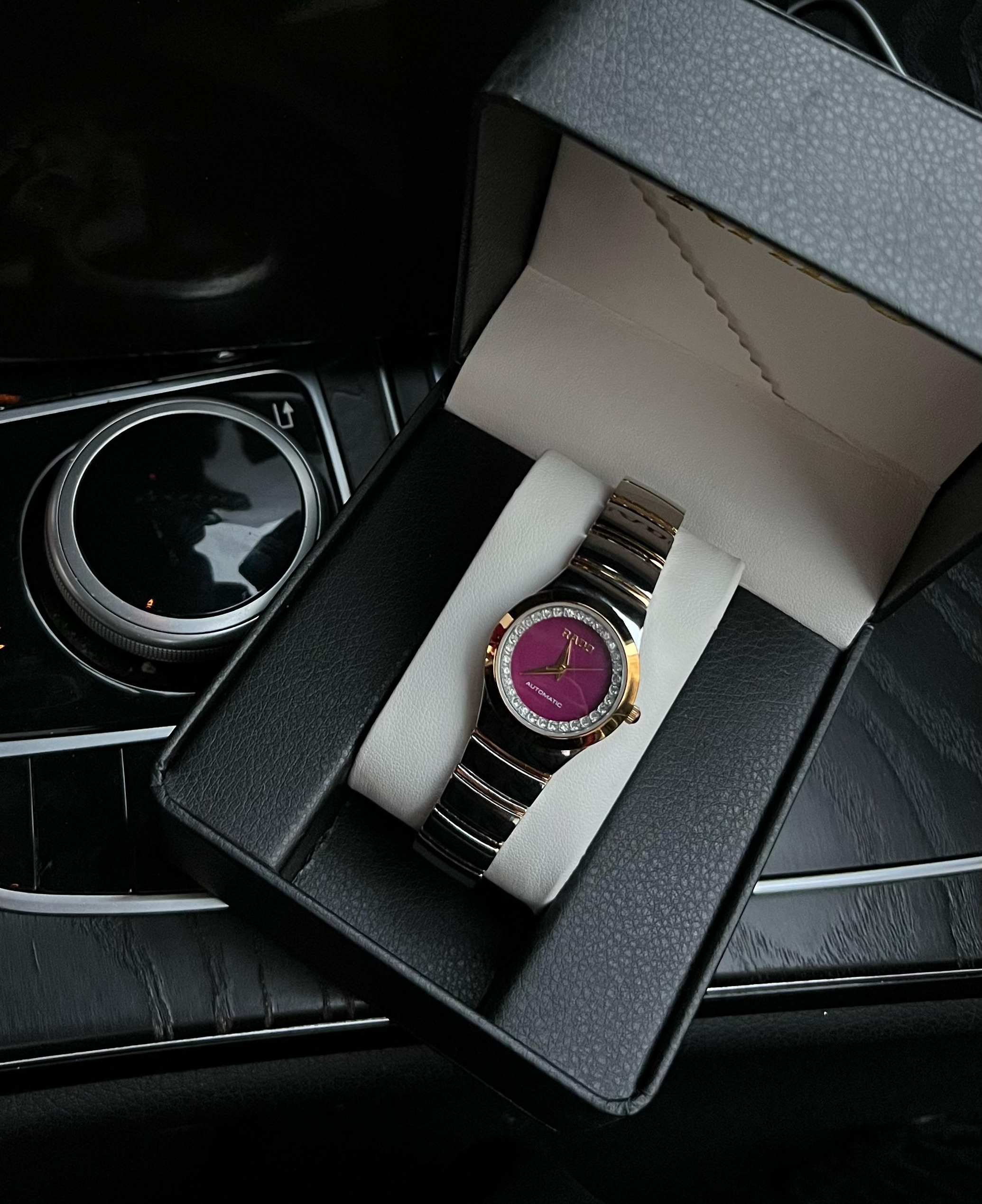 ساعة رادو نسائية