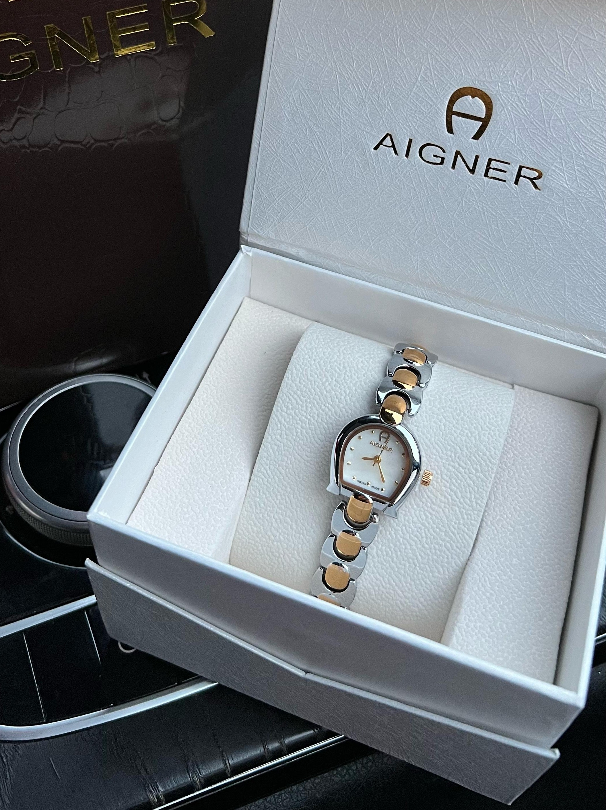 ساعة أجنر نسائية