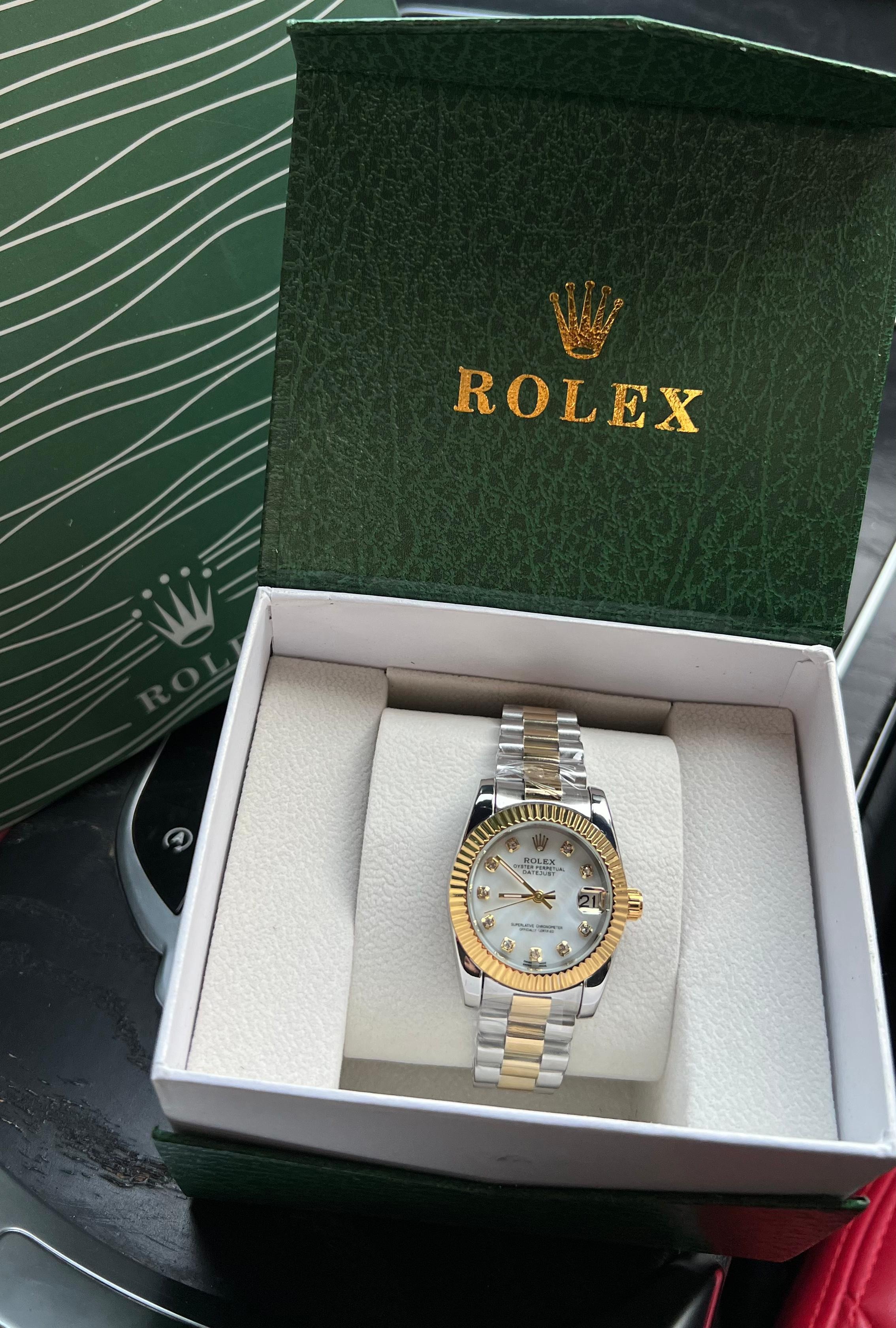 ساعة رولكس نسائية