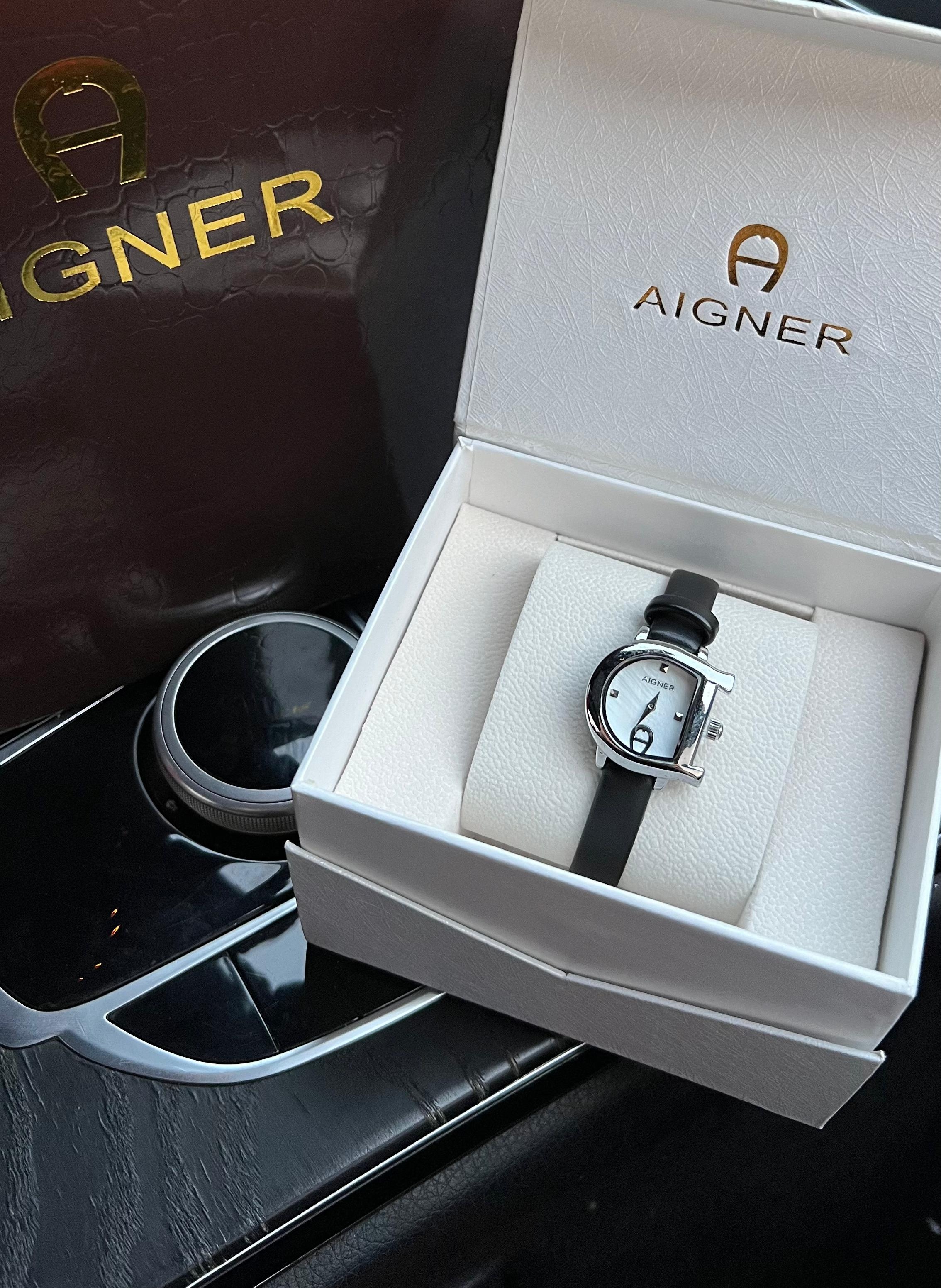 ساعة أجنر نسائية