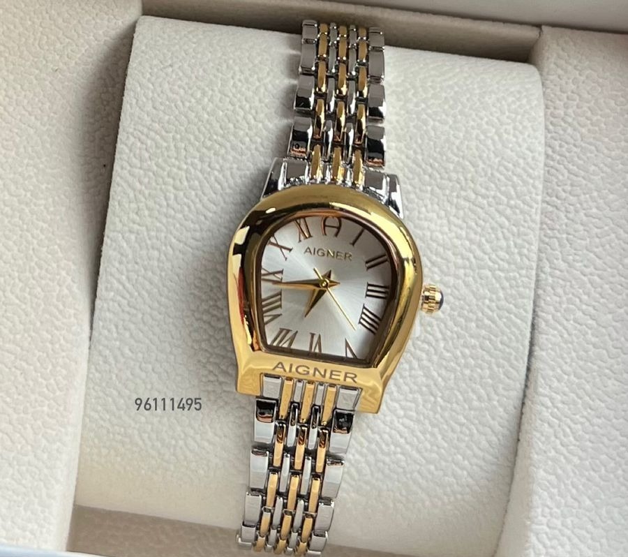 ساعة أجنر نسائية